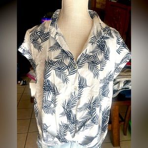 Héroes and dreamers shirt size Medium